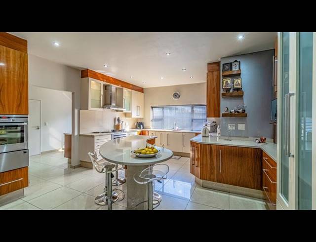 4 BEDROOM HOUSE FOR SALE IN DOWERGLEN EXT 5
